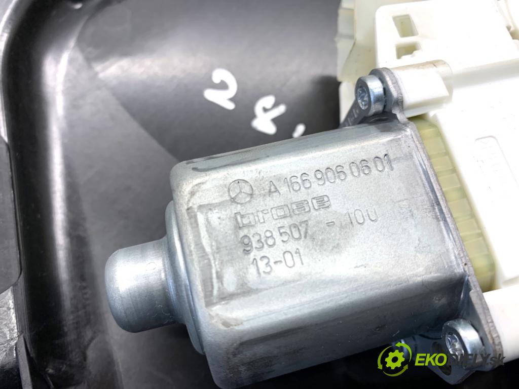 MERCEDES-BENZ W166 SUV 2013 190 kW ML 350 BlueTEC 4-matic (166.024) 2987 mechanismus okna pravý zadní část A1669060601