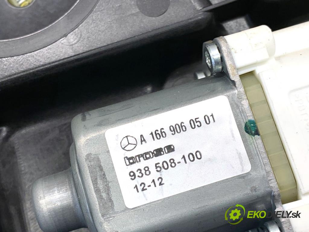 MERCEDES-BENZ W166 SUV 2013 190 kW ML 350 BlueTEC 4-matic (166.024) 2987 mechanismus okna levý zadní část A1669060501