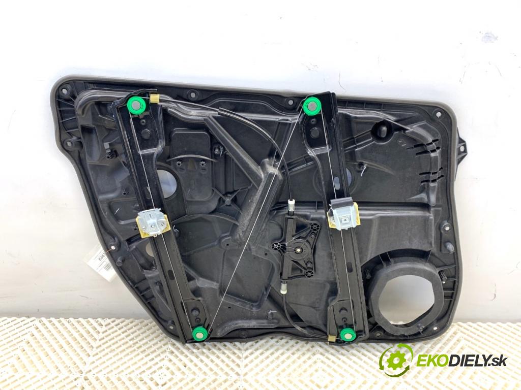 MERCEDES-BENZ W166 SUV 2013 190 kW ML 350 BlueTEC 4-matic (166.024) 2987 mechanismus okna pravý přední část A1669060301