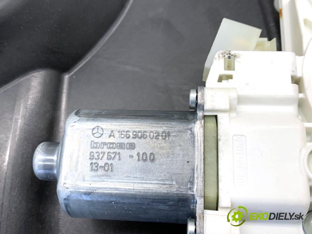 MERCEDES-BENZ W166 SUV 2013 190 kW ML 350 BlueTEC 4-matic (166.024) 2987 mechanismus okna levý přední část A1669060201