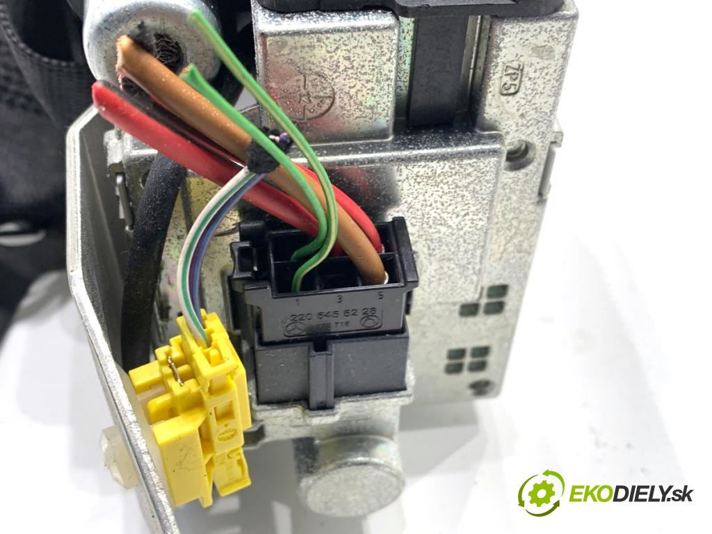 MERCEDES-BENZ W166 SUV 2013 190 kW ML 350 BlueTEC 4-matic (166.024) 2987 Držiak BEZPEČNOSŤ pravy predný 34095411B