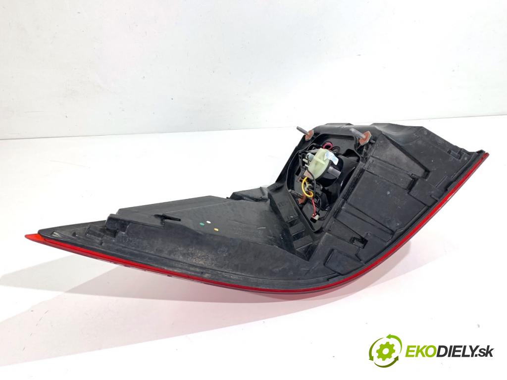 MERCEDES-BENZ W166 SUV 2013 190 kW ML 350 BlueTEC 4-matic (166.024) 2987 světlo pravý zadní část