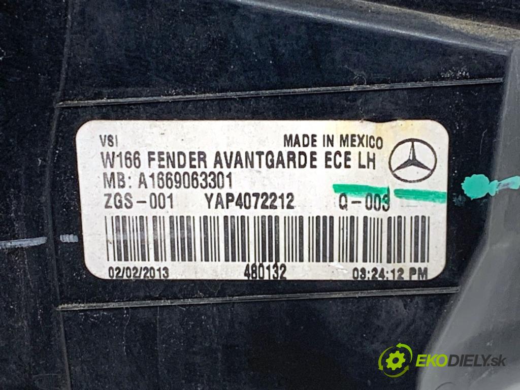 MERCEDES-BENZ W166 SUV 2013 190 kW ML 350 BlueTEC 4-matic (166.024) 2987 světlo levý zadní část A1669063301