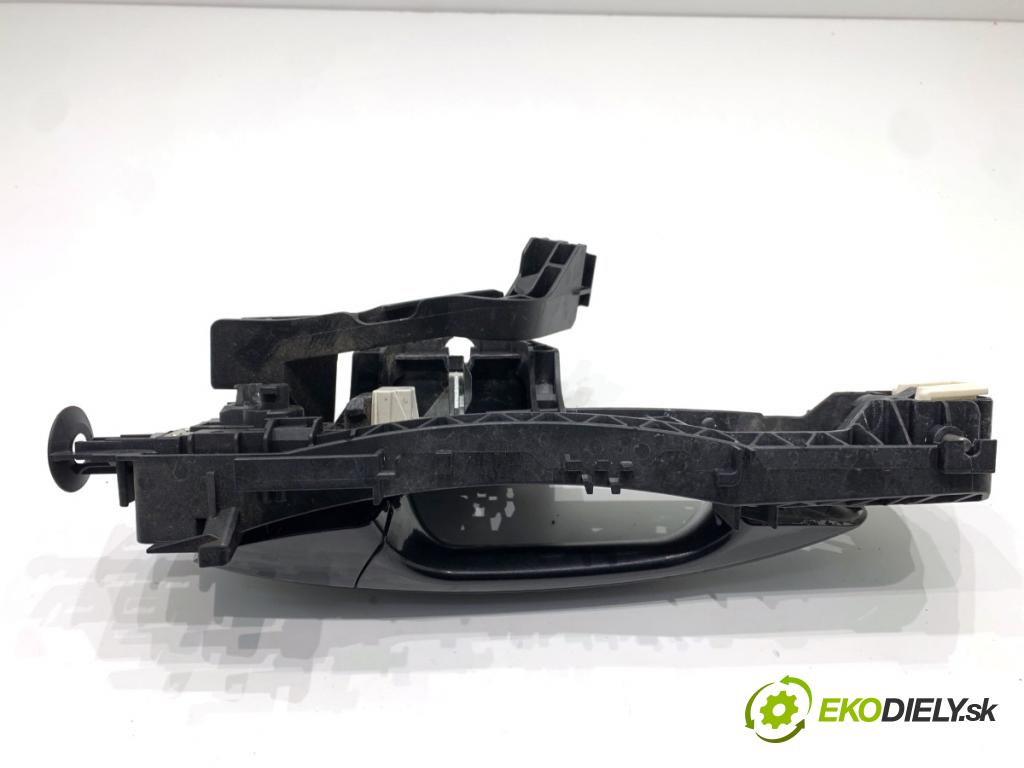 MERCEDES-BENZ W166 SUV 2013 190 kW ML 350 BlueTEC 4-matic (166.024) 2987 klika vnejší pravý zadní část A2047601634