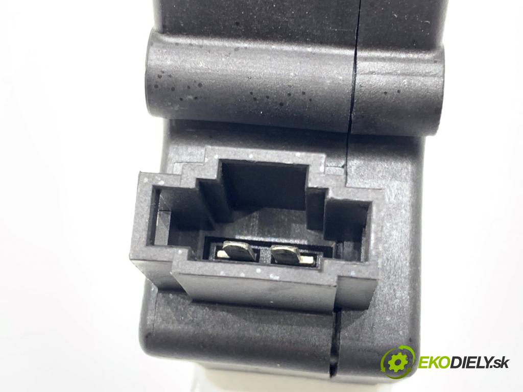 MERCEDES-BENZ W166 SUV 2013 190 kW ML 350 BlueTEC 4-matic (166.024) 2987 doťah dverí zad A2047500060