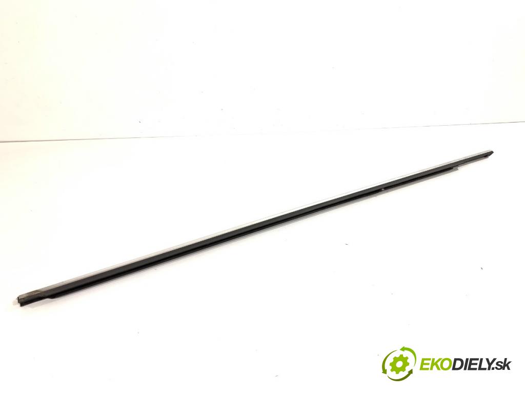 MERCEDES-BENZ W166 SUV 2013 190 kW ML 350 BlueTEC 4-matic (166.024) 2987 Lišta Sbírání: predný pravy