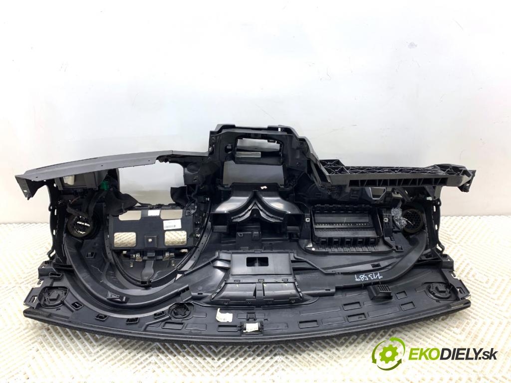 RENAULT CLIO IV liftback 2013 66 kW 1.5 dCi 90 1461 palubní doska 682007861R (Palubní deska)