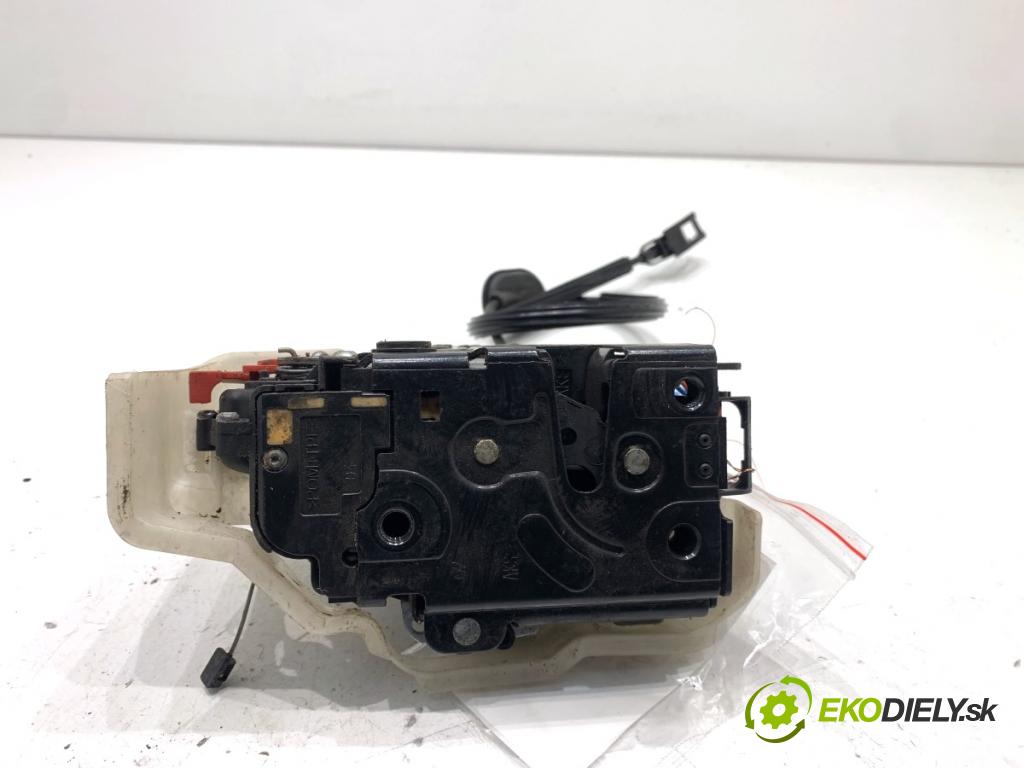 VW GOLF PLUS V liftback 2008 77 kW 1.9 TDI 1896 zámok dveře levý zadní část 7L0839015D