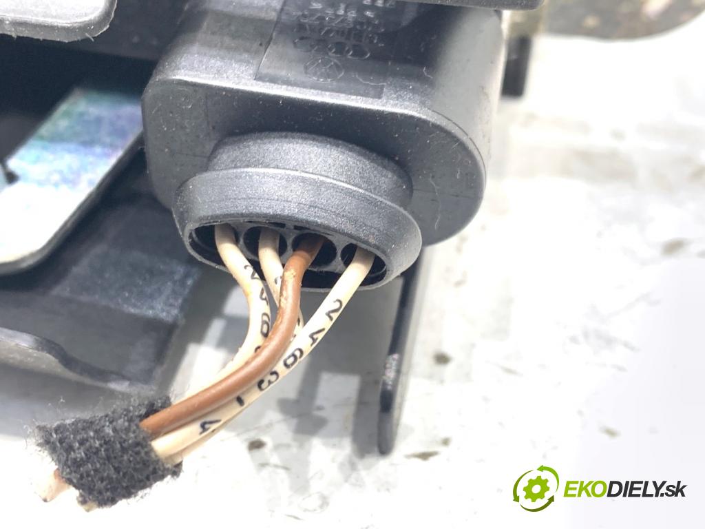 VW GOLF PLUS V liftback 2008 77 kW 1.9 TDI 1896 zámok dveří zadní část 3C9827645A