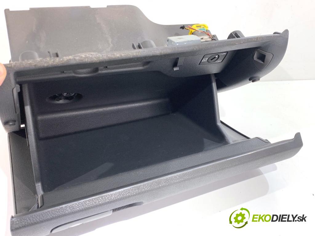 VW GOLF PLUS V liftback 2008 77 kW 1.9 TDI 1896 Priehradka, kastlík spolujazdca 5M1857097K (Priehradka (kastlík))