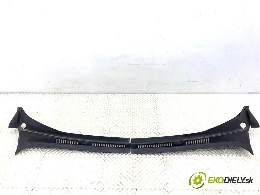 VW GOLF PLUS V liftback 2008 77 kW 1.9 TDI 1896 torpédo plast pod čelní okno 5M0819403B (Plast pod čelním sklem)