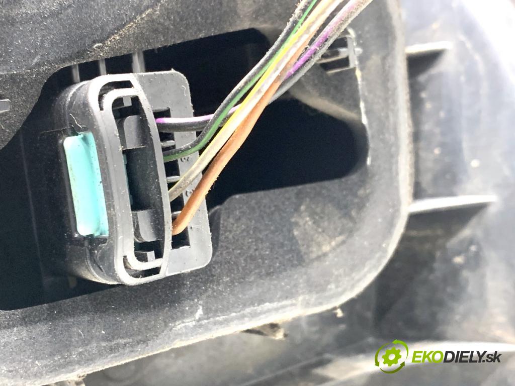 VW GOLF PLUS V liftback 2008 77 kW 1.9 TDI 1896 Svetlo pravy zad 5M0945096N