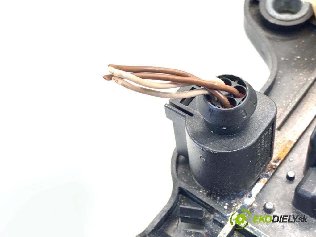 VW GOLF PLUS V liftback 2008 77 kW 1.9 TDI 1896 klika dveří zadní část