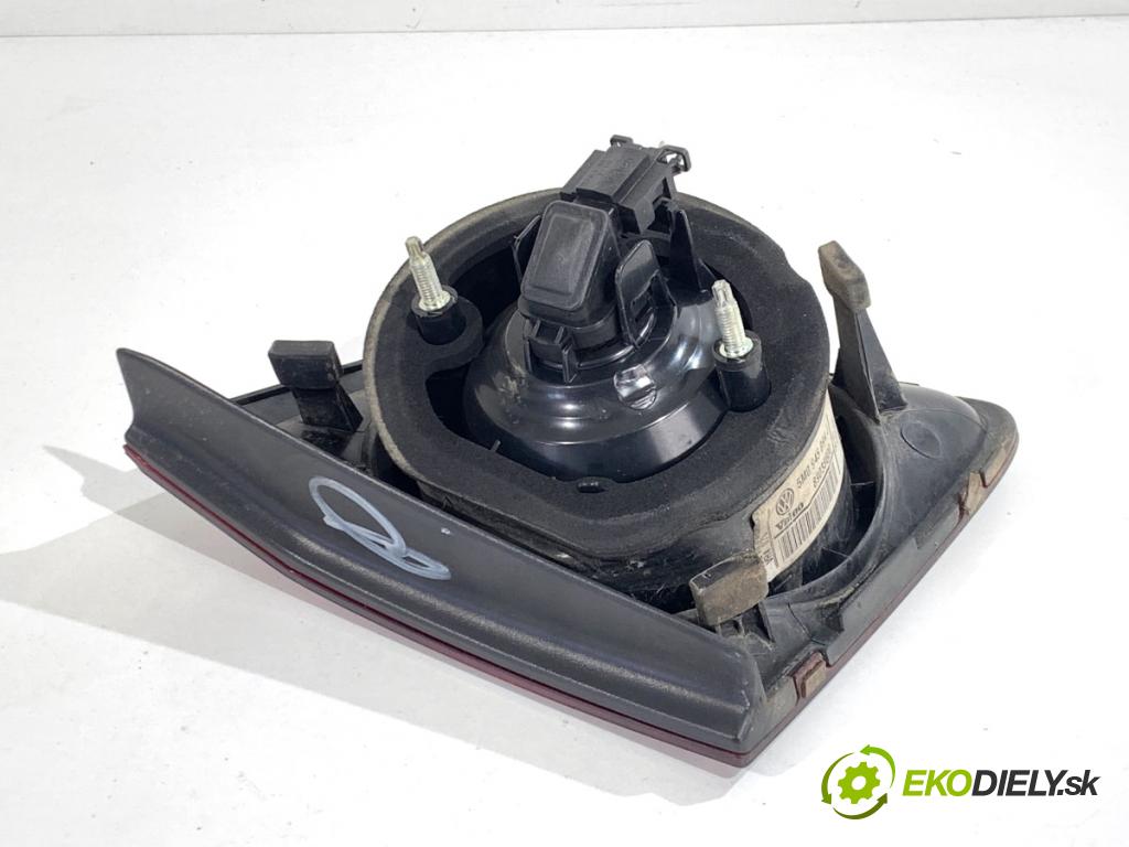 VW GOLF PLUS V liftback 2008 77 kW 1.9 TDI 1896 Svetlo zad pravá vnútorná 5M0945094J (Kľučka dverí ostatné)