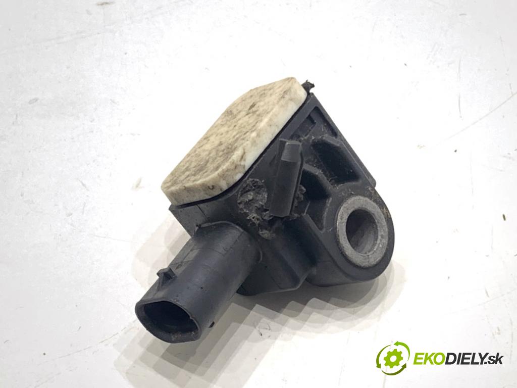 MERCEDES-BENZ W166 SUV 2013 190 kW ML 350 BlueTEC 4-matic (166.024) 2987 Snímač nárazu A1668210151 (Snímač nárazu)