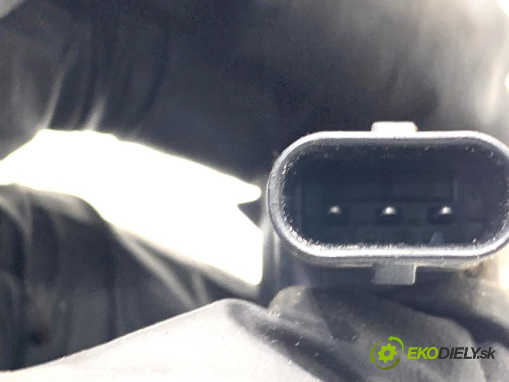 MERCEDES-BENZ W166 SUV 2013 190 kW ML 350 BlueTEC 4-matic (166.024) 2987 snímač PDC A2125420018