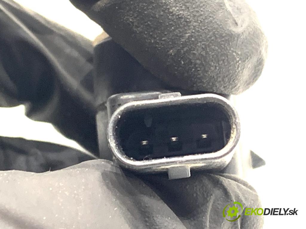 MERCEDES-BENZ W166 SUV 2013 190 kW ML 350 BlueTEC 4-matic (166.024) 2987 snímač PDC A2125420118