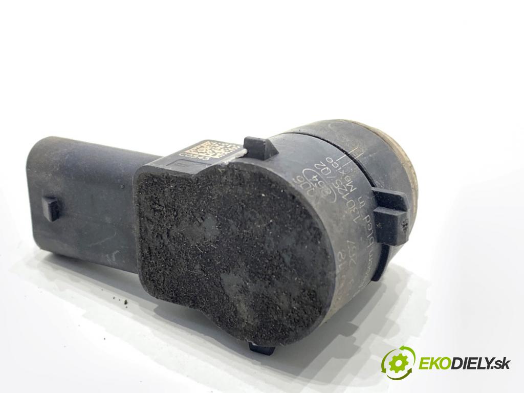 MERCEDES-BENZ W166 SUV 2013 190 kW ML 350 BlueTEC 4-matic (166.024) 2987 Snímač PDC A2125420018