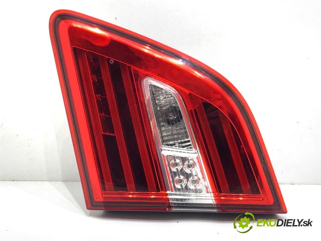 MERCEDES-BENZ W166 SUV 2013 190 kW ML 350 BlueTEC 4-matic (166.024) 2987 Svetlo zad pravá vnútorná  (Kľučka dverí ostatné)