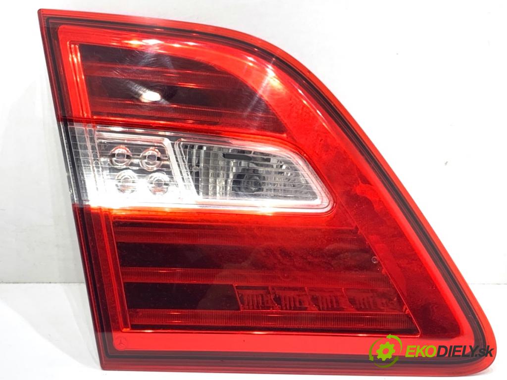 MERCEDES-BENZ W166 SUV 2013 190 kW ML 350 BlueTEC 4-matic (166.024) 2987 Svetlo zad ľavá strana vnútorná A1669068701 (Kľučka dverí ostatné)