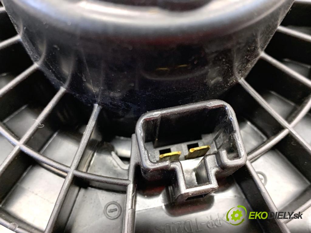 MAZDA 3 BM sedan 2016 88 kW 2.0 1998 ventilátor kúrenia 872700-1530