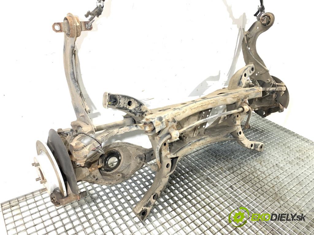 MAZDA 3 BM sedan 2016 88 kW 2.0 1998 výztuha zadní část