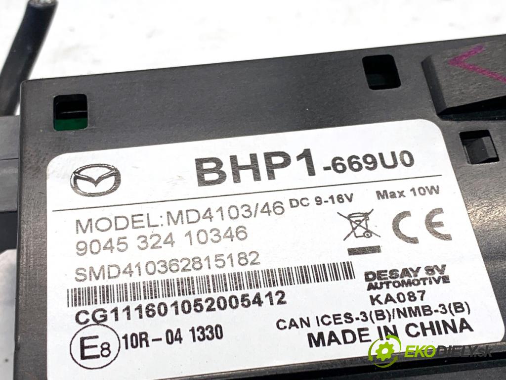 MAZDA 3 BM sedan 2016 88 kW 2.0 1998 HNÍZDO: USB BHP1669U0