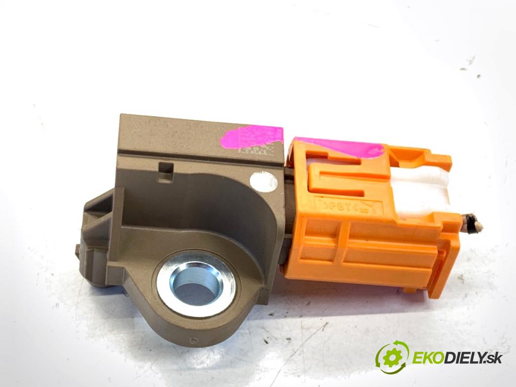 MAZDA 3 BM sedan 2016 88 kW 2.0 1998 Snímač nárazu  (Snímač nárazu)