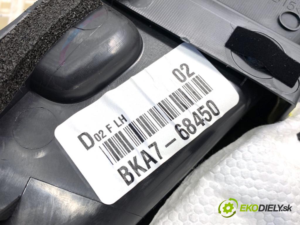 MAZDA 3 BM sedan 2016 88 kW 2.0 1998 čalúnenie Dvere ľavy predný