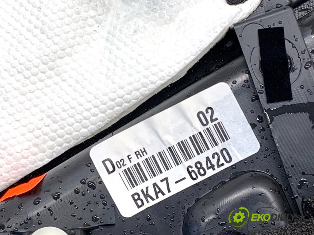 MAZDA 3 BM sedan 2016 88 kW 2.0 1998 čalúnenie Dvere pravy predný