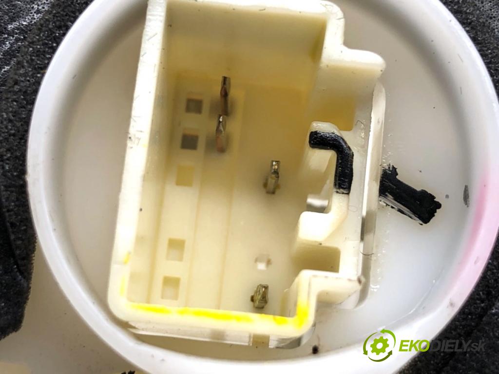 MAZDA 3 BM sedan 2016 88 kW 2.0 1998 zámok dveře levý zadní část