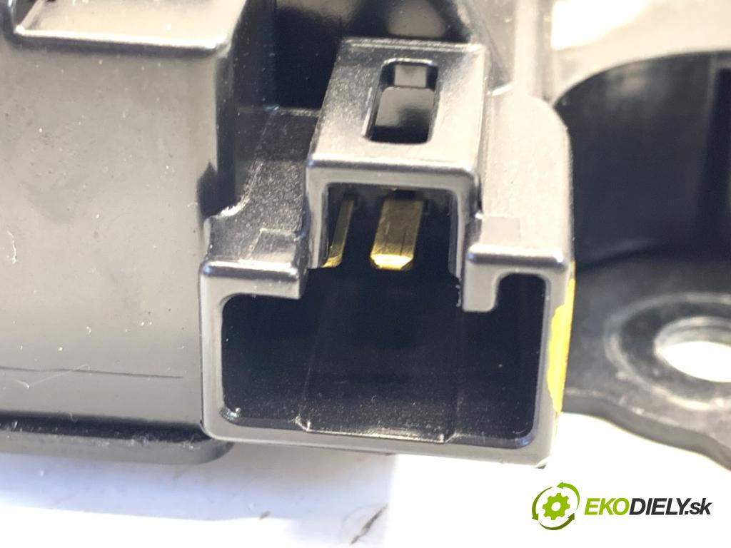 MAZDA 3 BM sedan 2016 88 kW 2.0 1998 zámok dveří zadní část