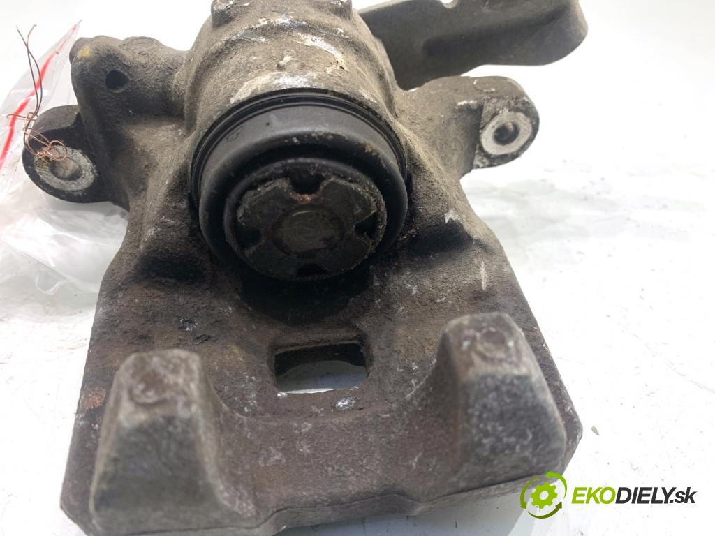 MAZDA 3 BM sedan 2016 88 kW 2.0 1998 brzdič třmen levý zadní část