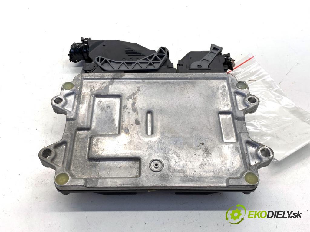 MAZDA 3 BM sedan 2016 88 kW 2.0 1998 řídící jednotka motora P5BX18881 (Řídicí jednotka)