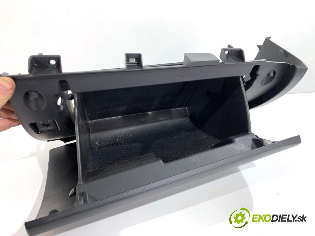 MAZDA 3 BM sedan 2016 88 kW 2.0 1998 Priehradka, kastlík spolujazdca BJS7-64261 (Priehradka (kastlík))