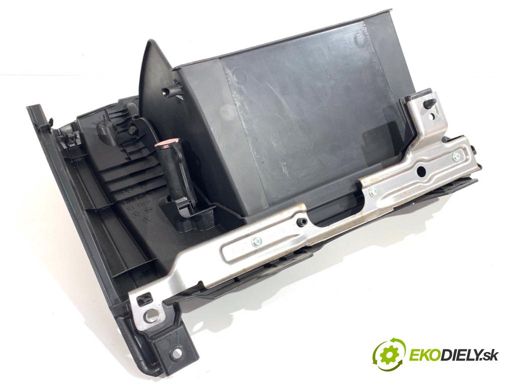 MAZDA 3 BM sedan 2016 88 kW 2.0 1998 Priehradka, kastlík spolujazdca BJS7-64261 (Priehradka (kastlík))