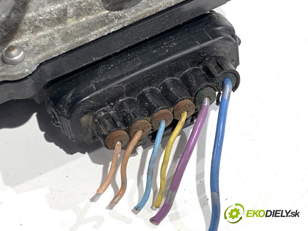 MAZDA 3 BM sedan 2016 88 kW 2.0 1998 Škrtiaca klapka PEAR13640 K4238 (Škrtiaca klapka)