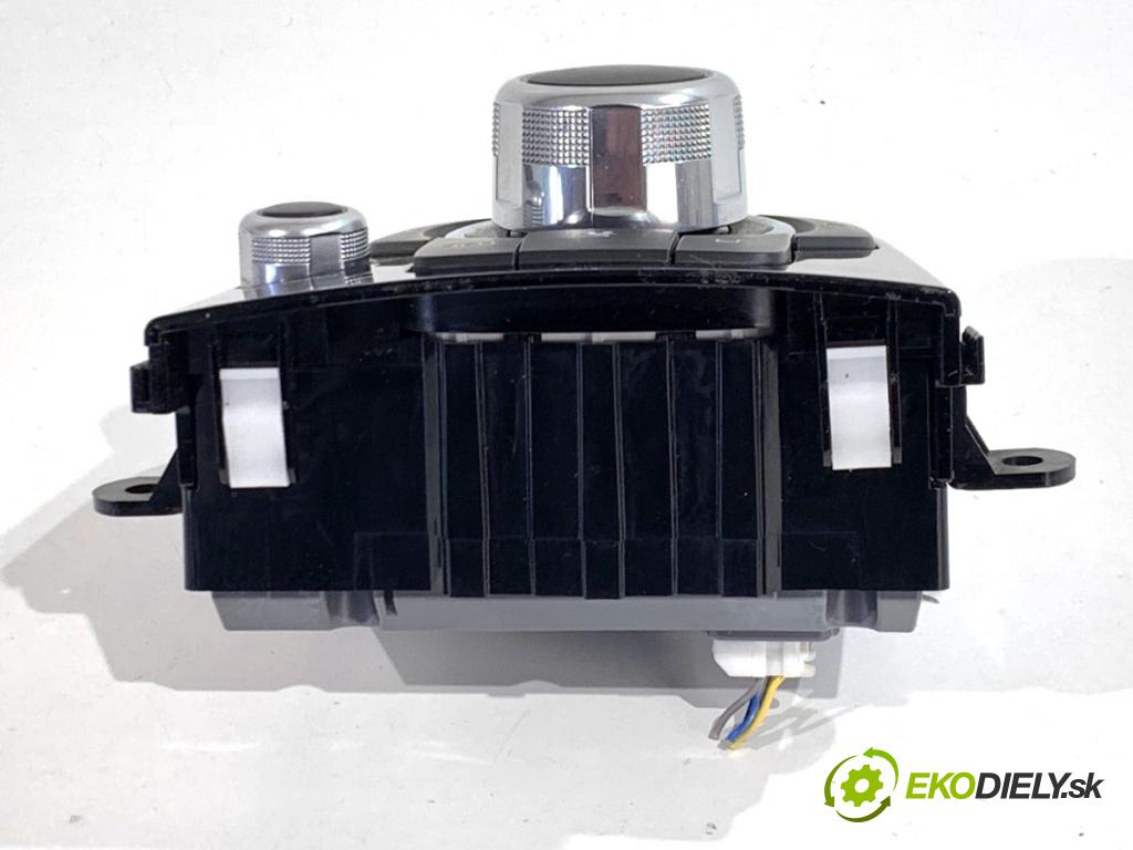 MAZDA 3 BM sedan 2016 88 kW 2.0 1998 Panel ovládaní navigace BHN166CM0C