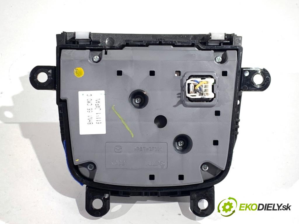 MAZDA 3 BM sedan 2016 88 kW 2.0 1998 Panel ovládaní navigace BHN166CM0C