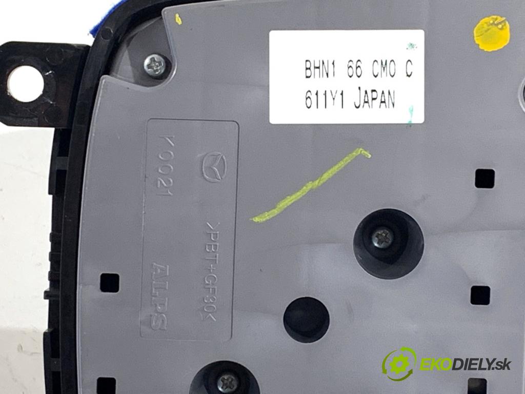 MAZDA 3 BM sedan 2016 88 kW 2.0 1998 Panel ovládania navigácie BHN166CM0C