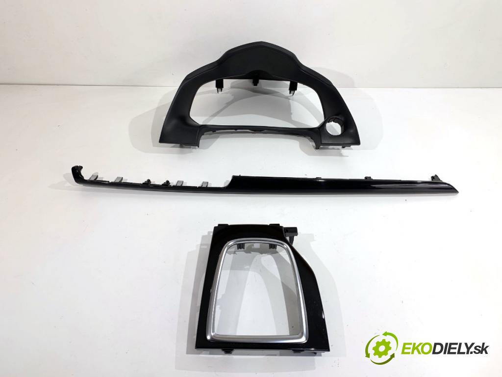 MAZDA 3 BM sedan 2016 88 kW 2.0 1998 lišty kryt BJS755421 BJS755256 (Lišta)