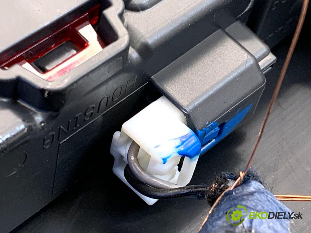 MAZDA 3 BM sedan 2016 88 kW 2.0 1998 Svetlo brzdových svetiel GHK1-51580