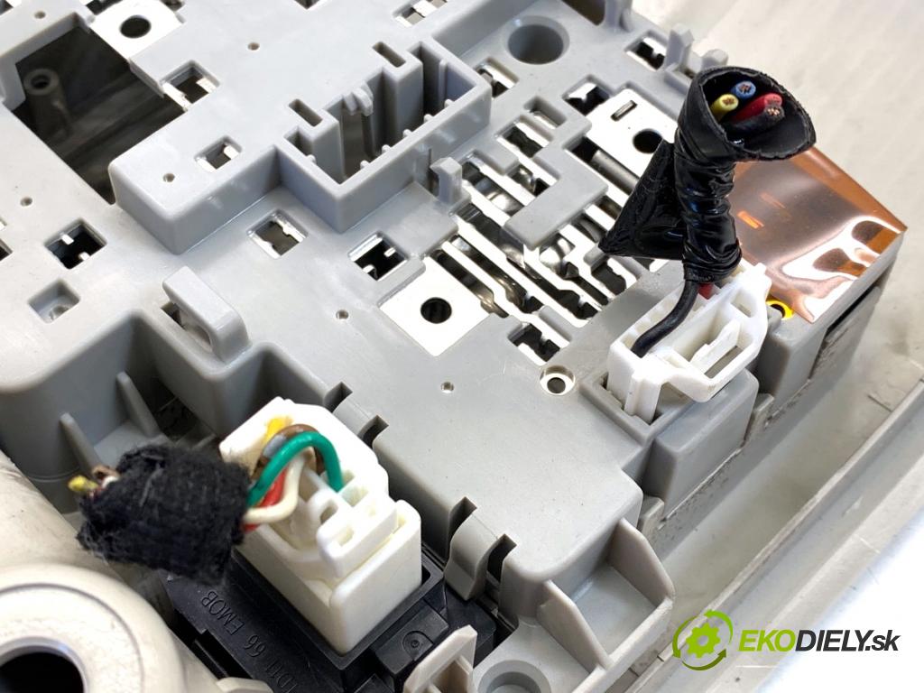 MAZDA 3 BM sedan 2016 88 kW 2.0 1998 Svetlo stropné KD45-69971