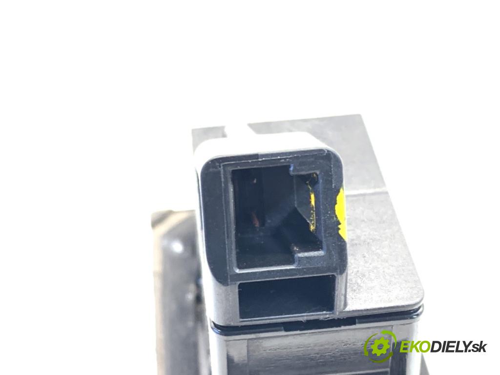 MAZDA 3 BM sedan 2016 88 kW 2.0 1998 Kľučka dverí zad