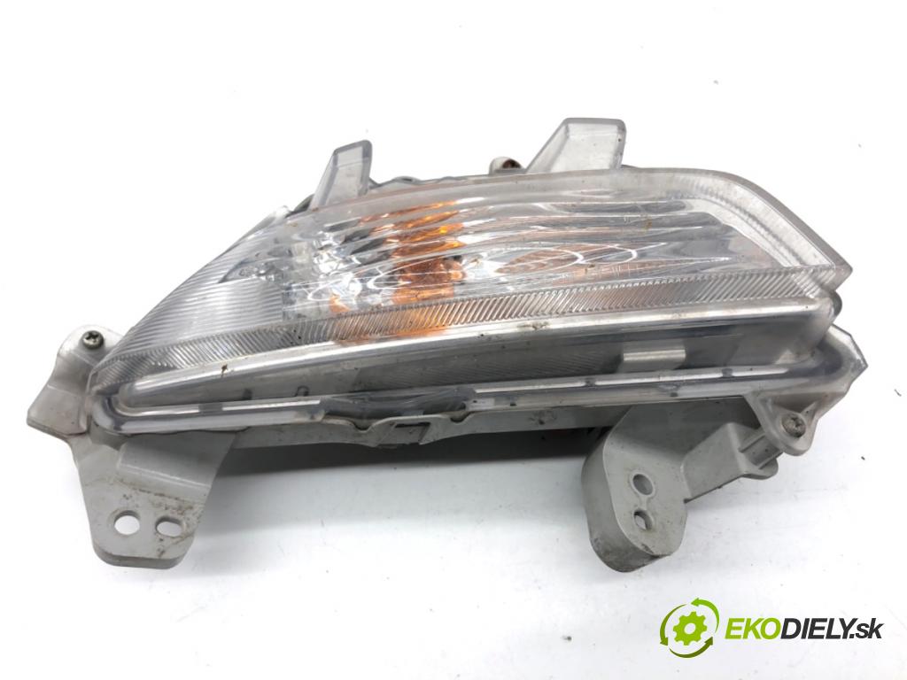 MAZDA 3 BM sedan 2016 88 kW 2.0 1998 směrovka pravý přední část  (Klika dveří ostatní)