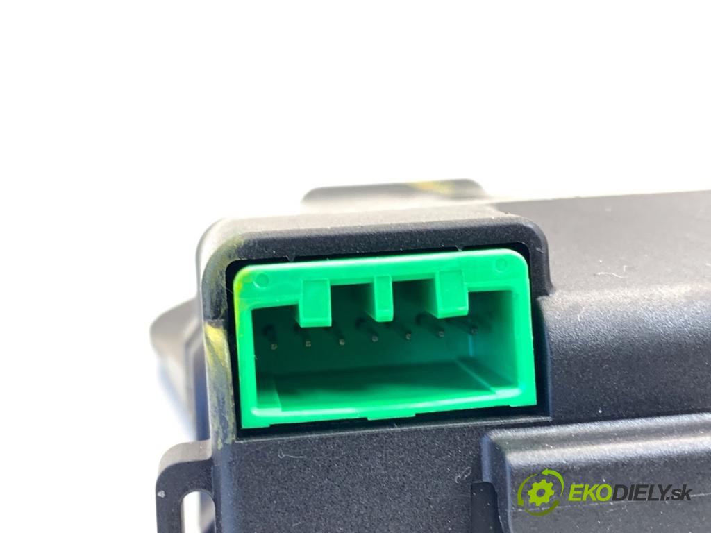 MAZDA 3 BM sedan 2016 88 kW 2.0 1998 KAMERA okna PŘEDNÍ GHP9-67XD0