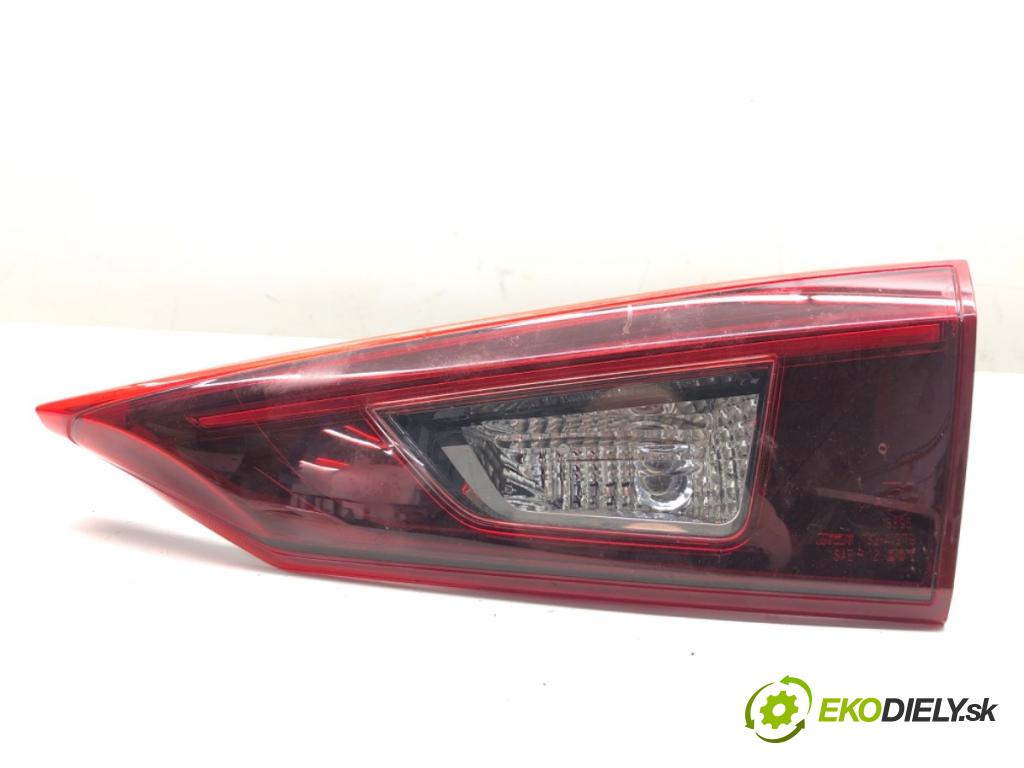 MAZDA 3 BM sedan 2016 88 kW 2.0 1998 světlo zadní část pravá vnitřní B45A-513F0 (Klika dveří ostatní)