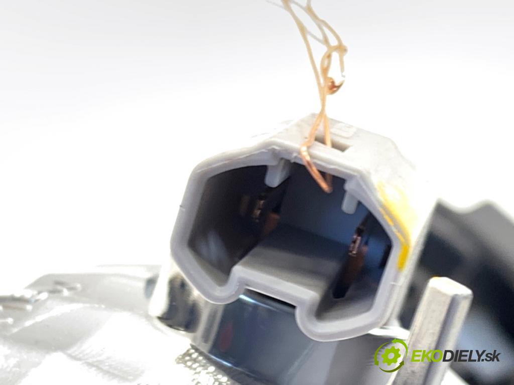 MAZDA 3 BM sedan 2016 88 kW 2.0 1998 Svetlo zad ľavá strana vnútorná B45A-513G0 (Kľučka dverí ostatné)