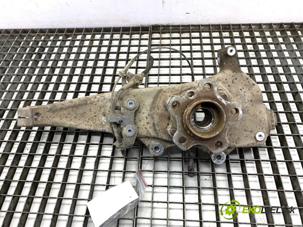 BMW G30 sedan 2022 140 kW 520 d xDrive 1995 náboj pravý přední část 