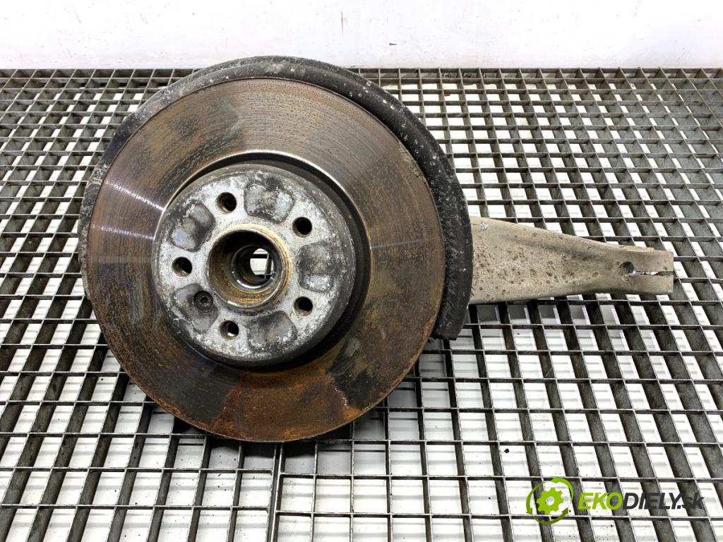 BMW G30 sedan 2022 140 kW 520 d xDrive 1995 náboj levý přední část 